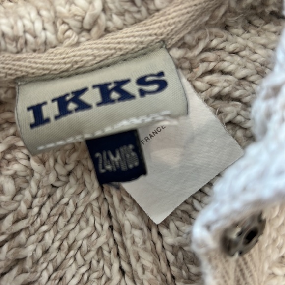 Poncho - Picture 3 of 5